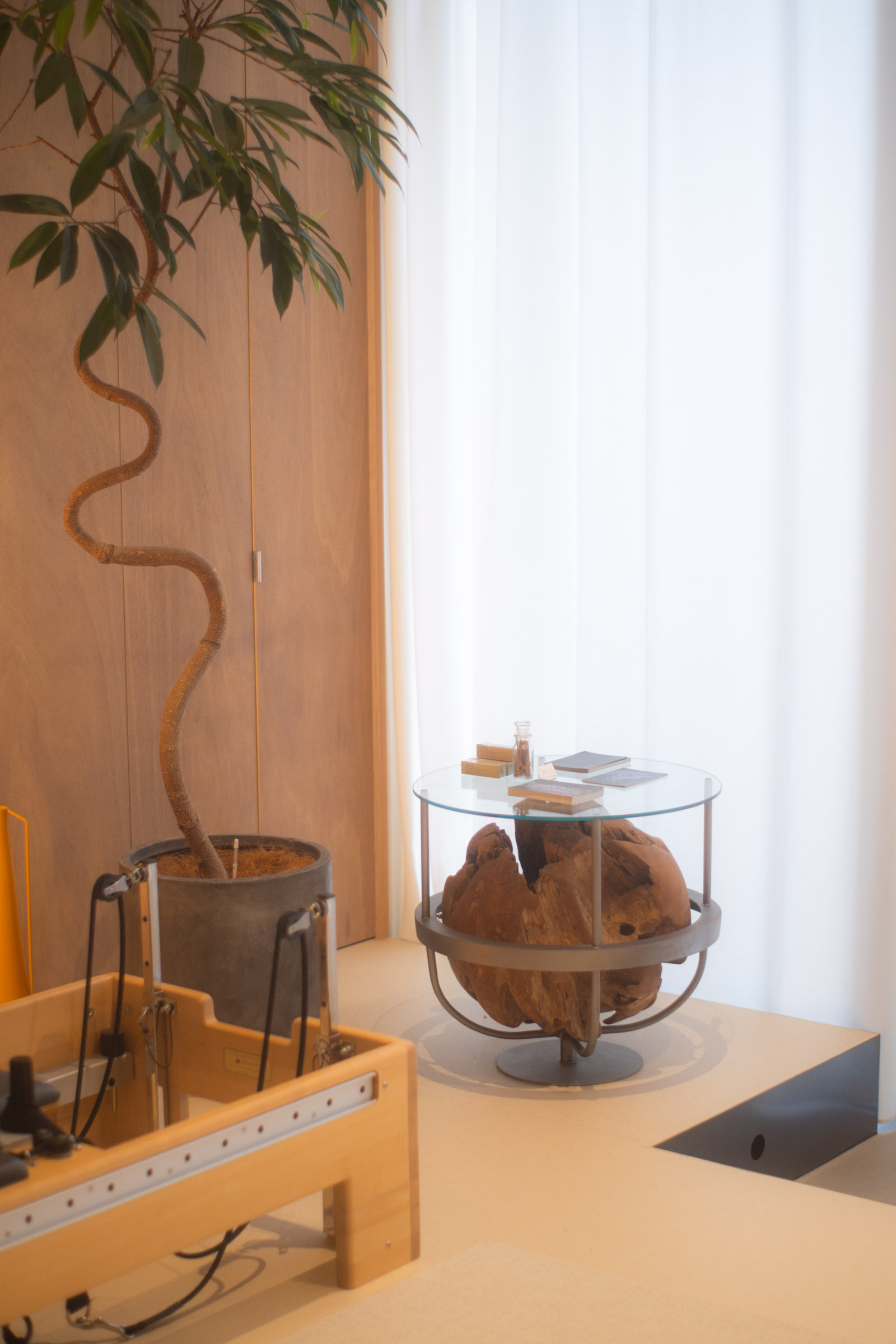 Driftwood Side Table 02